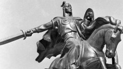 Памятник герою киргизского народного эпоса богатырю Манасу